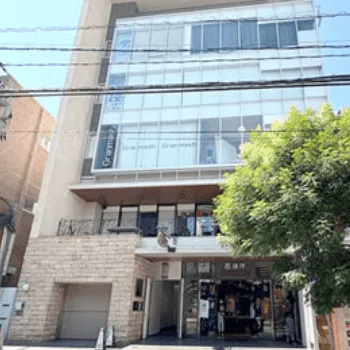 東京美容外科 福岡院の白玉点滴・注射を受けるクリニックが入っているビルの外観