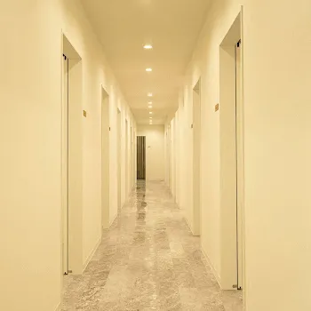 TCB東京中央美容外科 金沢院の白玉点滴・注射を受ける前の廊下