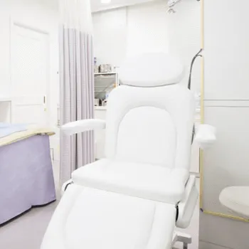 ひがしやまクリニックのケミカルピーリングを受ける施術室