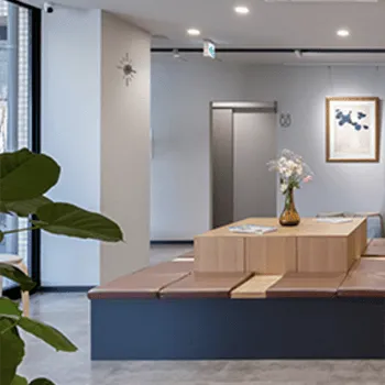 なつこクリニックのプルリアルデンシファイを受ける前の待合室