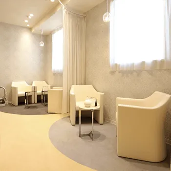 TAクリニック 石川/金沢付近1院のプルリアルデンシファイを受ける前の待合室