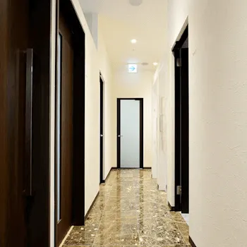 共立美容外科 神戸三宮院のフォトフェイシャルを受ける前の廊下