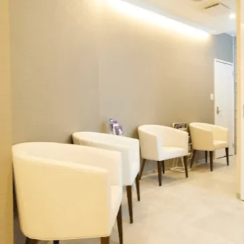 杉本美容形成外科のフォトフェイシャルを受ける前の待合室