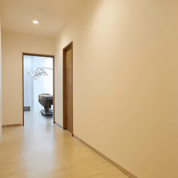 杉本美容形成外科のフォトフェイシャルを受ける前の廊下