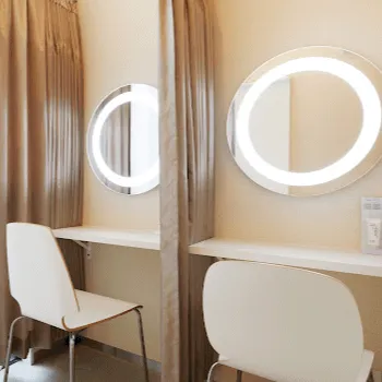 杉本美容形成外科のフォトフェイシャルを受けた後のパウダールーム