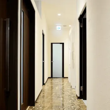 共立美容外科 神戸三宮院のピコスポットを受ける前の廊下