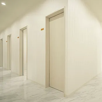 TCB東京中央美容外科 神戸院のピコスポットを受ける前の廊下