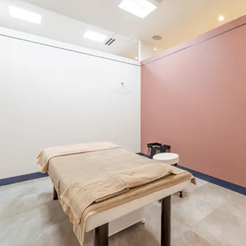 BAO CLINIC 神戸院のプルリアルデンシファイを受ける施術室