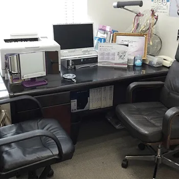 神成美容外科のプルリアルデンシファイを受ける前のカウンセリングルーム