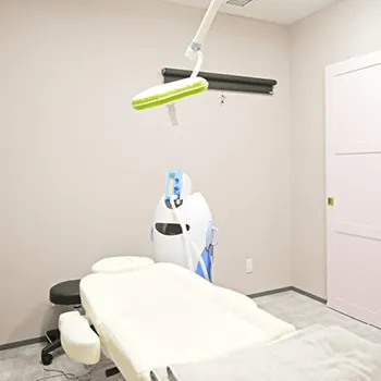 エルムクリニック 神戸院のプロファイロを受ける施術室