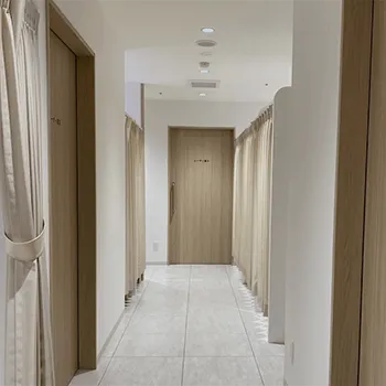 Les芦屋スキンクリニックのプロファイロを受ける前の廊下