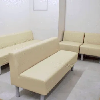 神戸スイミー皮膚科美容外科のサブシジョンを受ける前の待合室