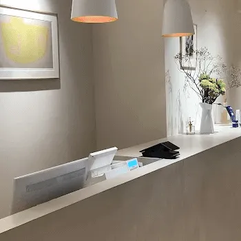 エクリュクリニックのケミカルピーリングを受ける前の受付