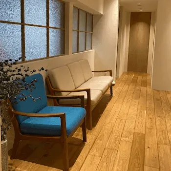 エクリュクリニックのケミカルピーリングを受ける前の待合室