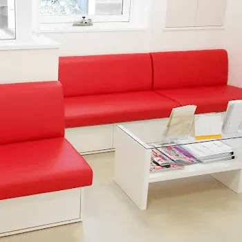 共立美容外科 京都院のケミカルピーリングを受ける前の待合室