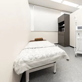 大美会クリニック 京都烏丸院のジャルプロスーパーハイドロを受ける施術室