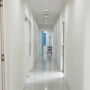 烏丸御池ビューティークリニックのフォトフェイシャルを受ける前の廊下