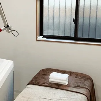 若冲庵美容クリニックのピコトーニングを受ける施術室