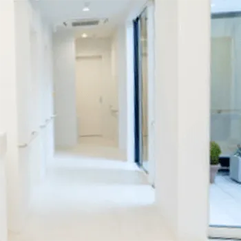 あい皮ふ科クリニックのプルリアルデンシファイを受ける前の廊下