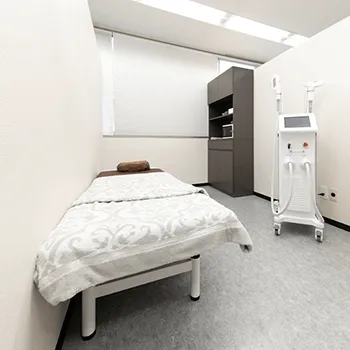 大美会クリニック 京都烏丸院のプルリアルデンシファイを受ける施術室