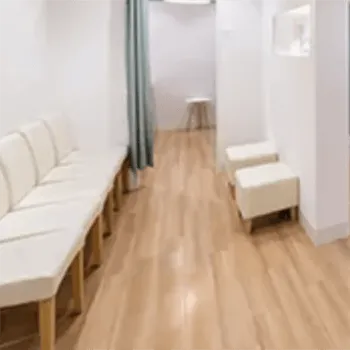 京都烏丸駅前皮フ科スキンクリニックのプロファイロを受ける前の待合室