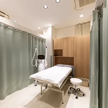 京都烏丸駅前皮フ科スキンクリニックのプロファイロを受ける施術室