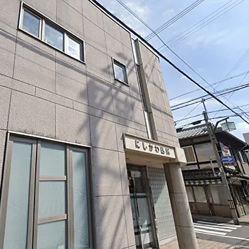 にしかわ内科医院の外観の様子