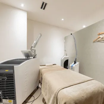 美容皮膚科エルムクリニック 京都院の白玉点滴・注射を受ける施術室