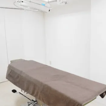 共立美容外科 京都院の白玉点滴・注射を受ける施術室