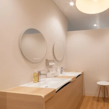 京都烏丸駅前皮フ科スキンクリニック・クリニーク京都烏丸のサブシジョンを受けた後のパウダールーム