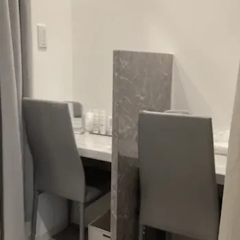 はなふさ皮膚科 京都院のサブシジョンを受ける前の待合室