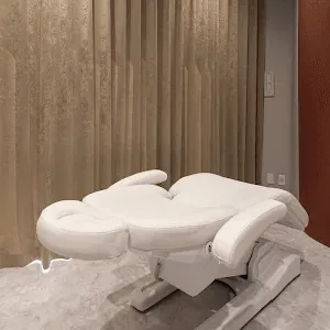 Rosa Beauty Clinicのジャルプロスーパーハイドロを受ける施術室