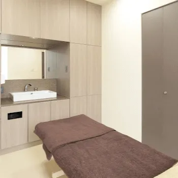 聖心美容クリニック 名古屋院のフォトフェイシャルを受ける施術室