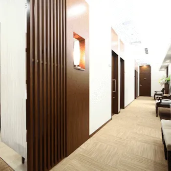 高須クリニック 名古屋2院のフォトフェイシャルを受ける前の廊下