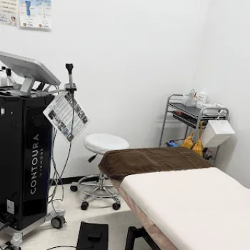 椿クリニック名古屋院のフォトフェイシャルを受ける施術室