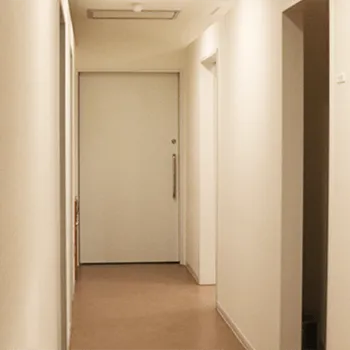 金山美容クリニックのプルリアルデンシファイを受ける前の廊下