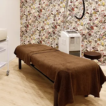 まゆりなクリニック 名古屋栄のプロファイロを受ける施術室