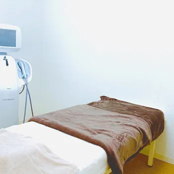 ウェルネスビューティークリニック 名古屋院のプロファイロを受ける施術室