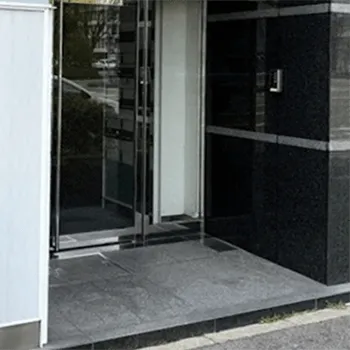 Wスキンクリニック 名古屋院のプロファイロを受けるクリニックが入っているビルの入り口