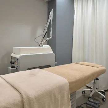 Mスキンクリニックのジャルプロスーパーハイドロを受ける施術室