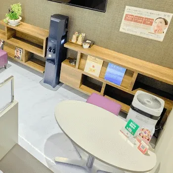 植村美容外科のケミカルピーリングを受ける前の待合室