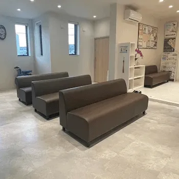 横山皮膚科のケミカルピーリングを受ける前の待合室