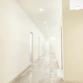 TCB東京中央美容外科 新潟院の白玉点滴・注射を受ける前の廊下