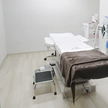 TAクリニック 沖縄付近1院のプルリアルデンシファイを受ける施術室