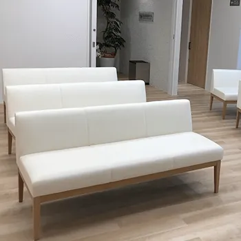 当山美容形成外科のプルリアルデンシファイを受ける前の待合室