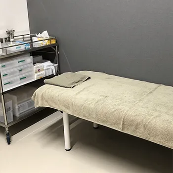 当山美容形成外科のプルリアルデンシファイを受ける施術室