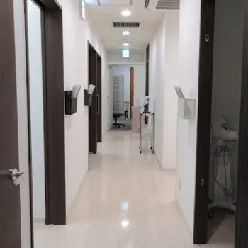 品川スキンクリニック 沖縄院の白玉点滴・注射を受ける前の廊下