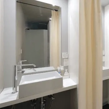 Mスキンクリニックのサブシジョンを受けた後のパウダールーム