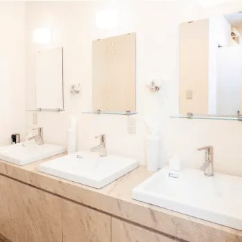 トキコクリニック 大阪1院の脂肪冷却を受けた後のメイクルーム