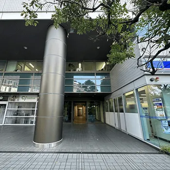 MAe Clinic 大阪院のエリシスセンスを受けるクリニックが入っているビルの外観